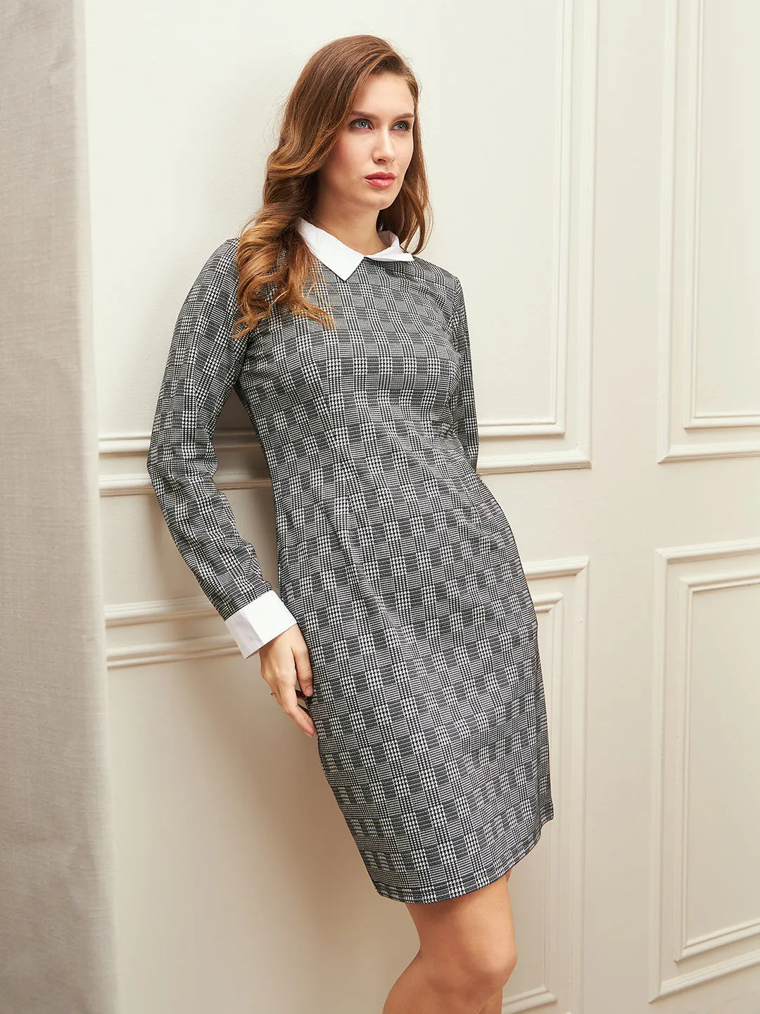 Berrylush BIZwear Women Black Houndstooth & Checked Print Contrast Collar Neck Straight Hem Knitted Bodycon Mini Dress