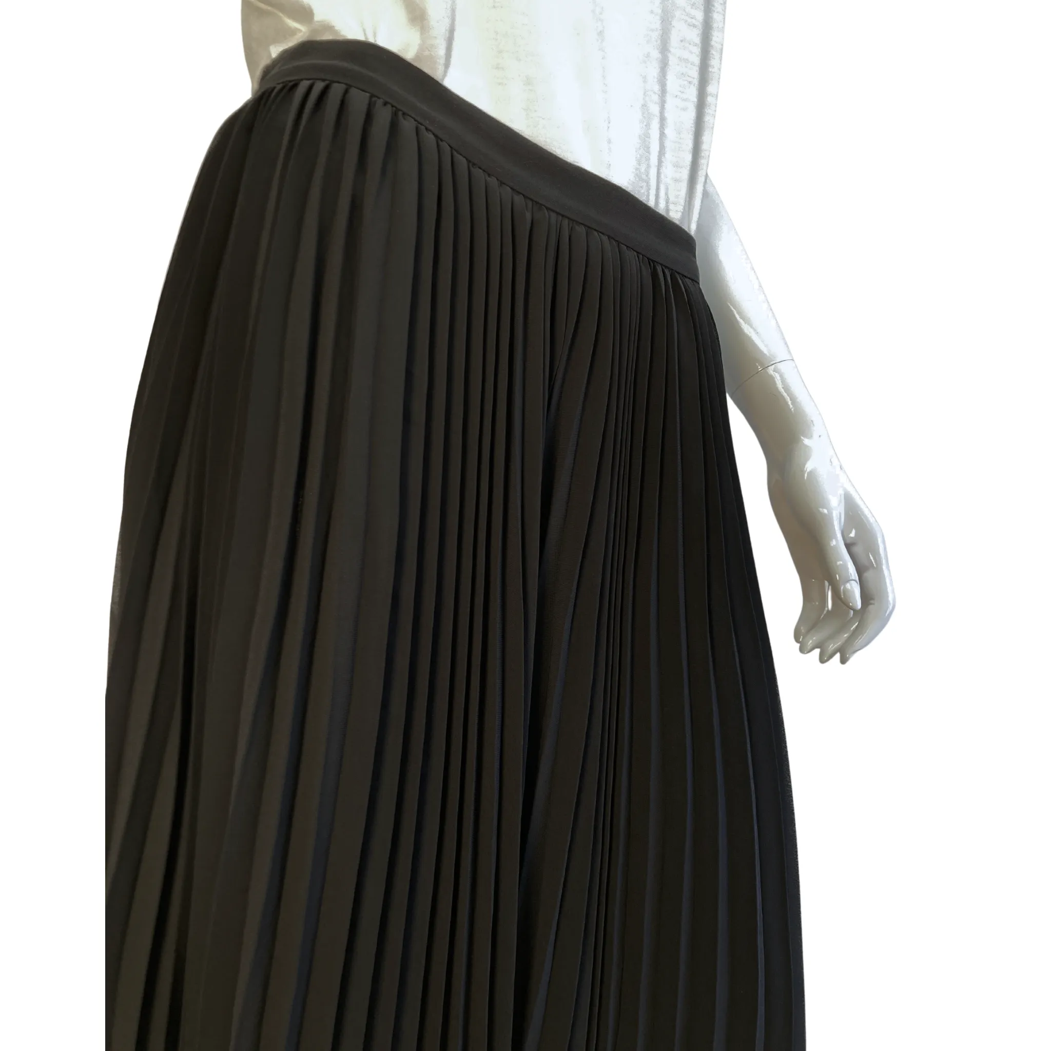 Pleated Black Skirt (M)