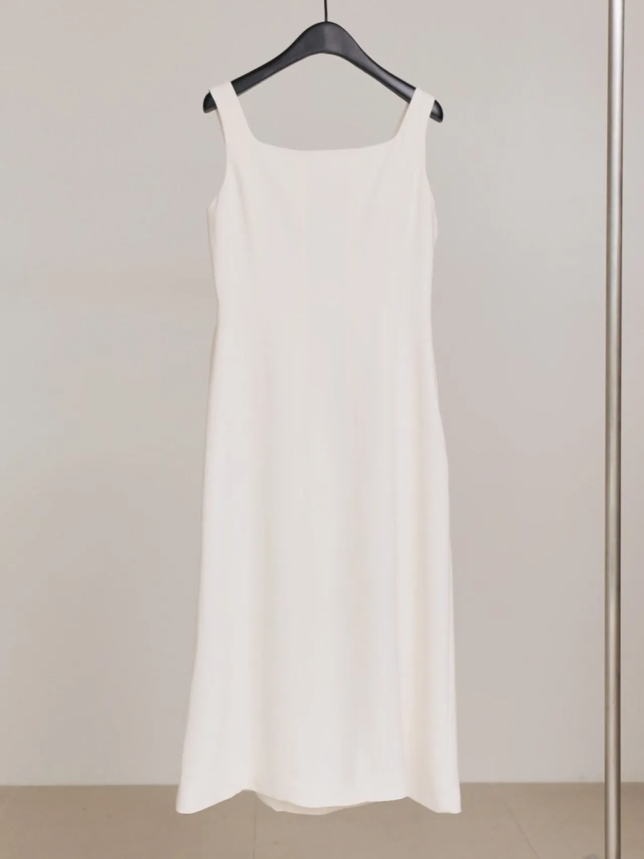 SQUARE NECK SLEEVELESS DRESS