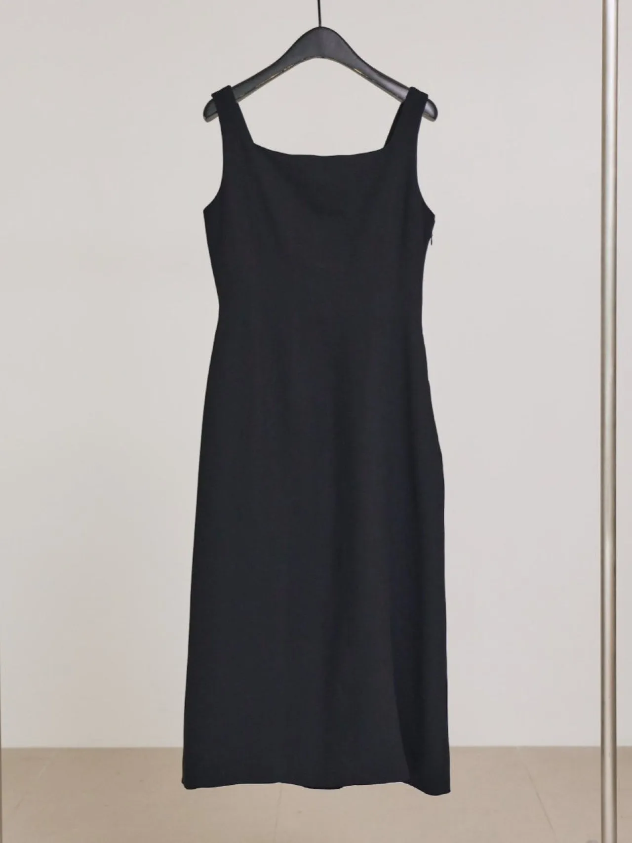 SQUARE NECK SLEEVELESS DRESS