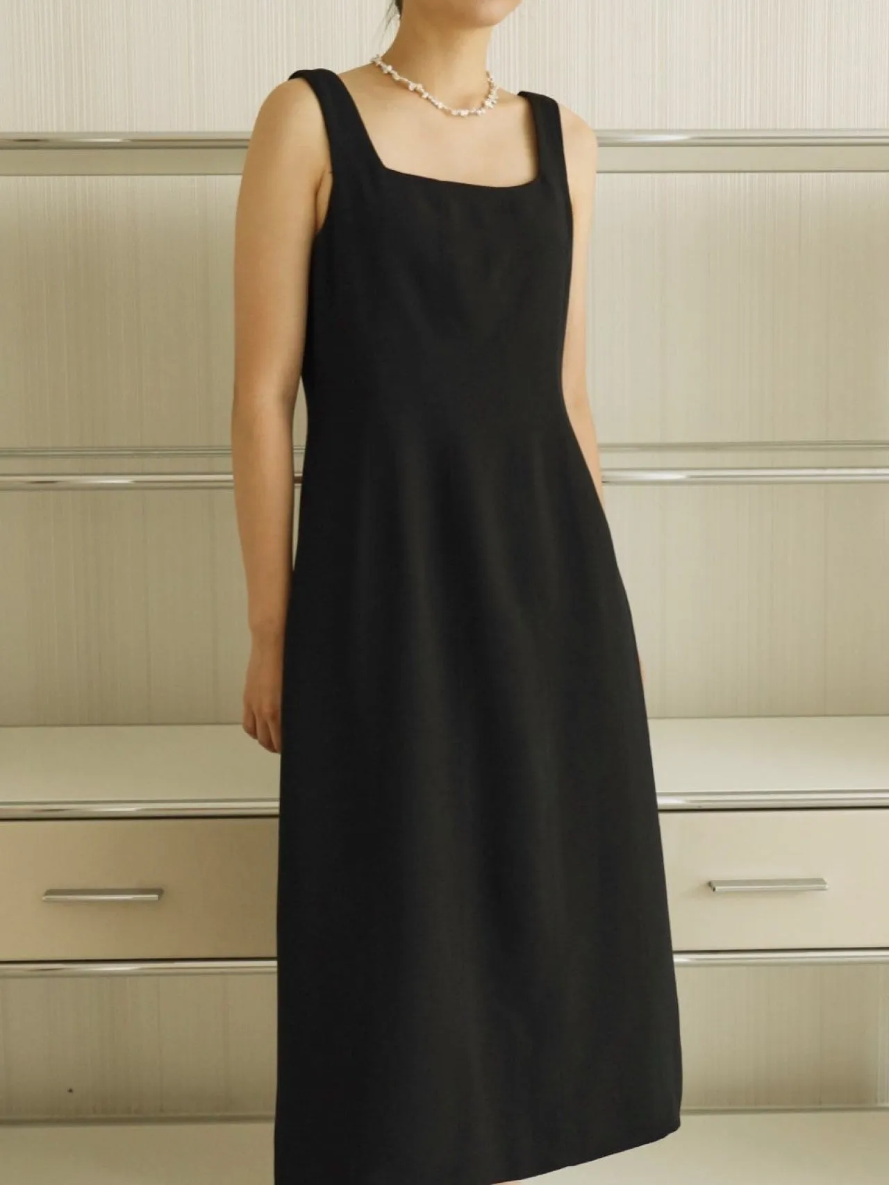 SQUARE NECK SLEEVELESS DRESS